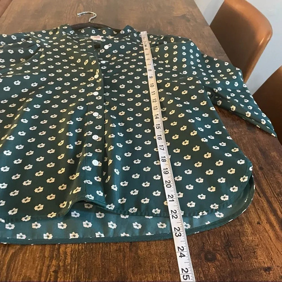 Levi’s long sleeve green white flower print button up shirt - Picture 9 of 12